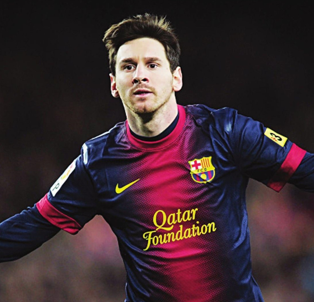 九游娱乐-纳达尔重返赛场，险胜首场状态出色，中国队观众沸腾！全场沸腾不已(费德勒纳达尔决赛录像)